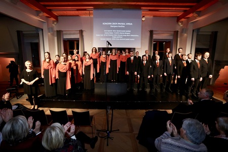 6. Fotografija pevskega zbora Ipavska